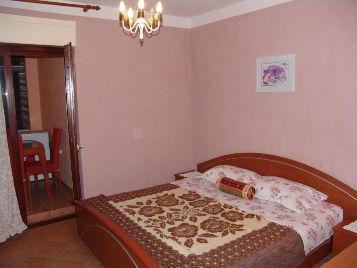 Apartments Bozica Krk Town Exterior foto